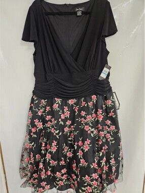 Jessica Howard Women's Plus Size 20W Black Floral Embroidered Dress